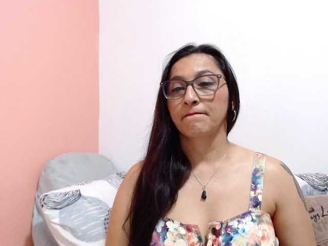 KarinaSuarez1 live cam on BongaCams