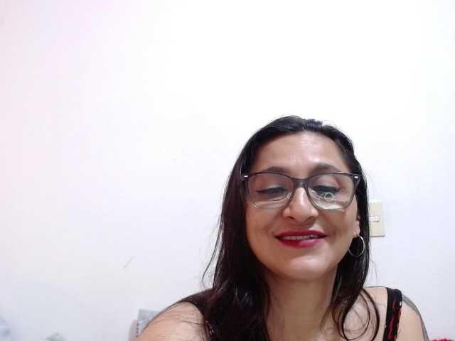 KarinaSuarez1 live cam on BongaCams