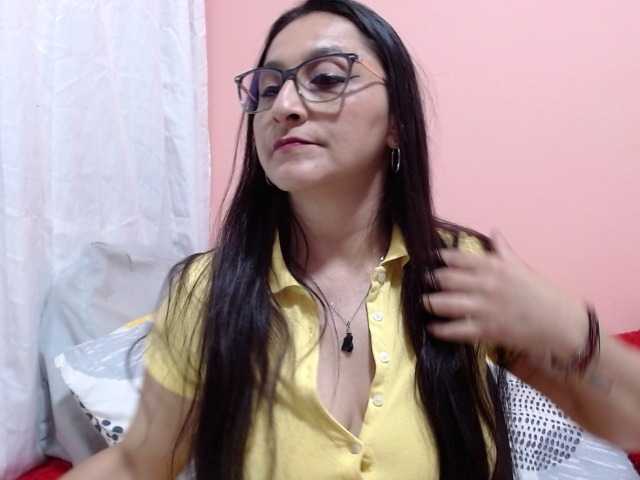 KarinaSuarez1 live cam on BongaCams