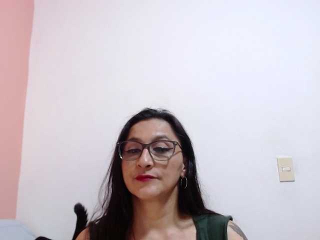 KarinaSuarez1 live cam on BongaCams
