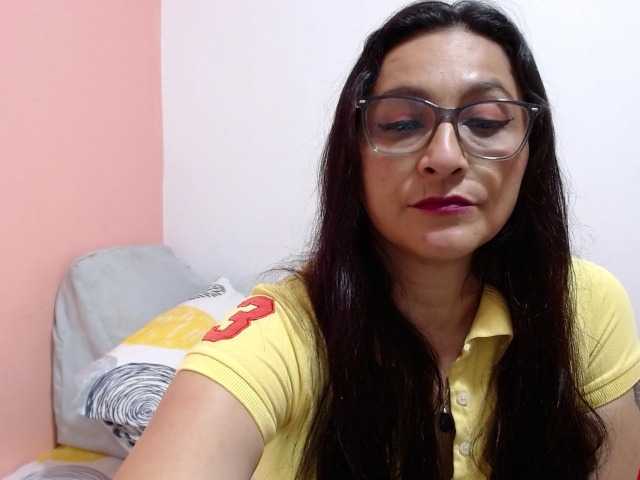 KarinaSuarez1 live cam on BongaCams