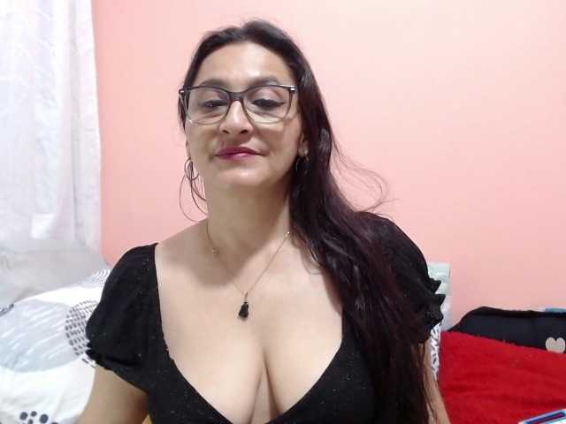 KarinaSuarez1 live cam preview