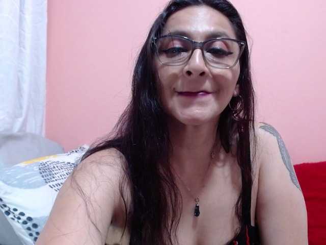 KarinaSuarez1 live cam on BongaCams