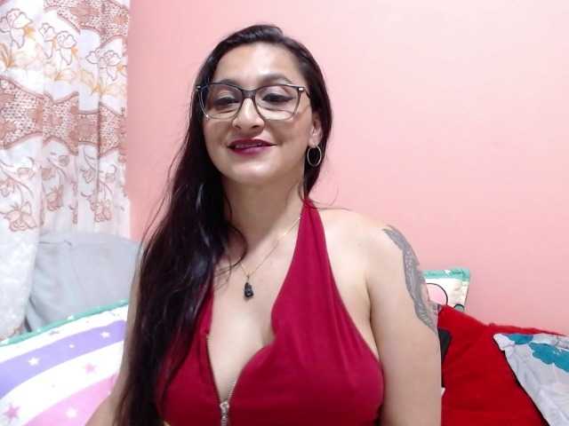 KarinaSuarez1 live cam on BongaCams