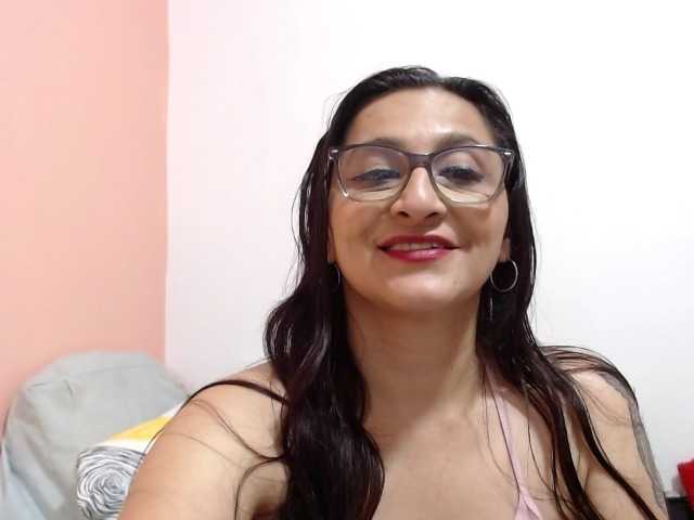 KarinaSuarez1 live cam on BongaCams