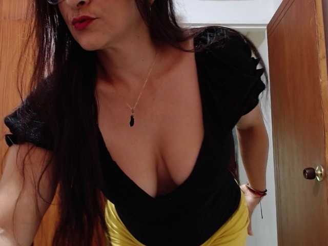 KarinaSuarez1 live cam on BongaCams