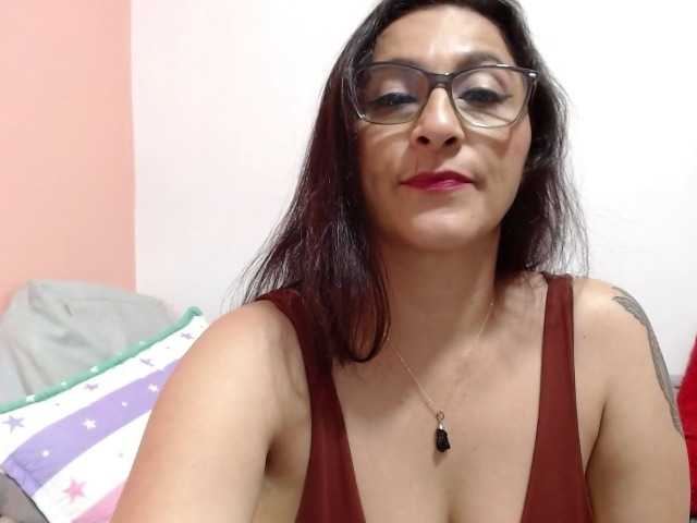 KarinaSuarez1 live cam on BongaCams