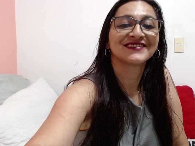 KarinaSuarez1 live cam on BongaCams