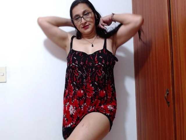 KarinaSuarez1 live cam on BongaCams