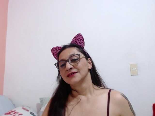 KarinaSuarez1 live cam on BongaCams