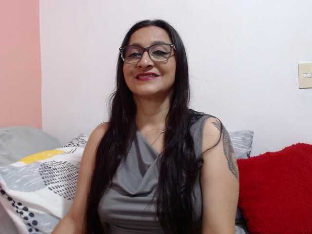 KarinaSuarez1 live cam preview