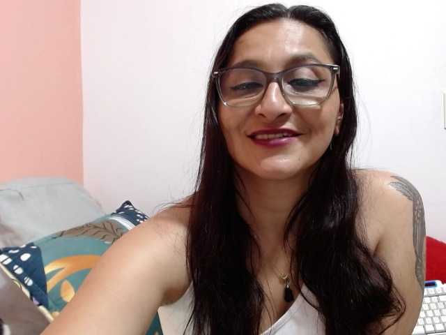 KarinaSuarez1 live cam on BongaCams