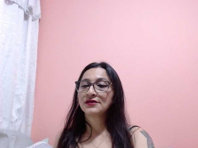 KarinaSuarez1 live cam on BongaCams