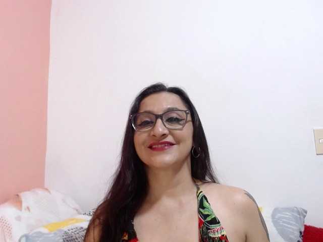 KarinaSuarez1 live cam on BongaCams