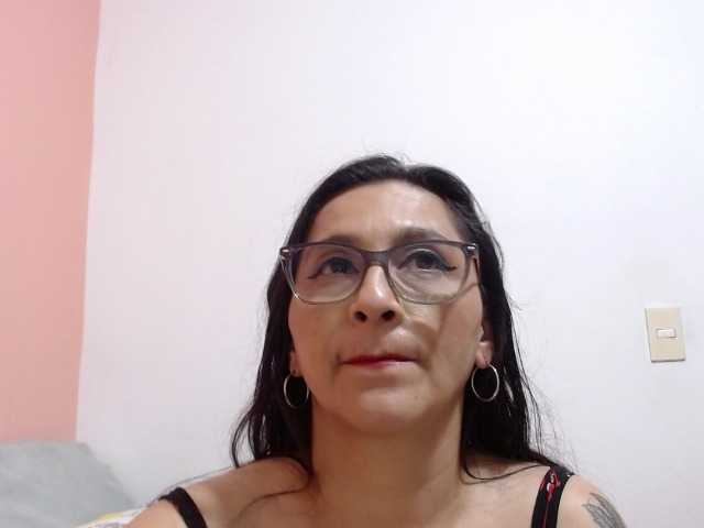 KarinaSuarez1 live cam on BongaCams