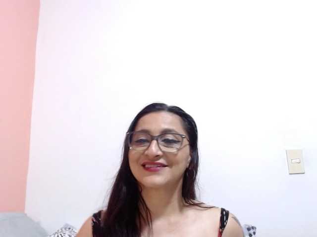 KarinaSuarez1 live cam on BongaCams
