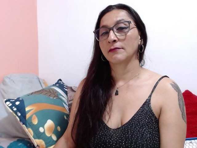 KarinaSuarez1 live cam on BongaCams