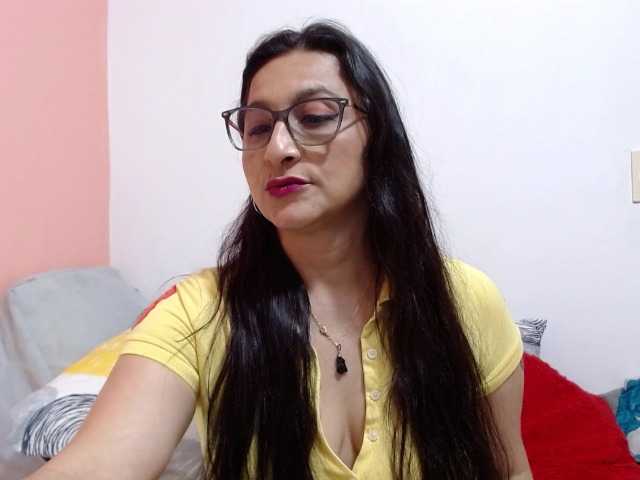 KarinaSuarez1 live cam on BongaCams