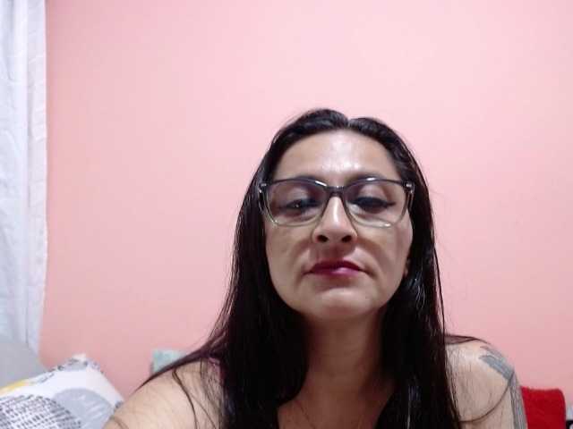 KarinaSuarez1 live cam preview