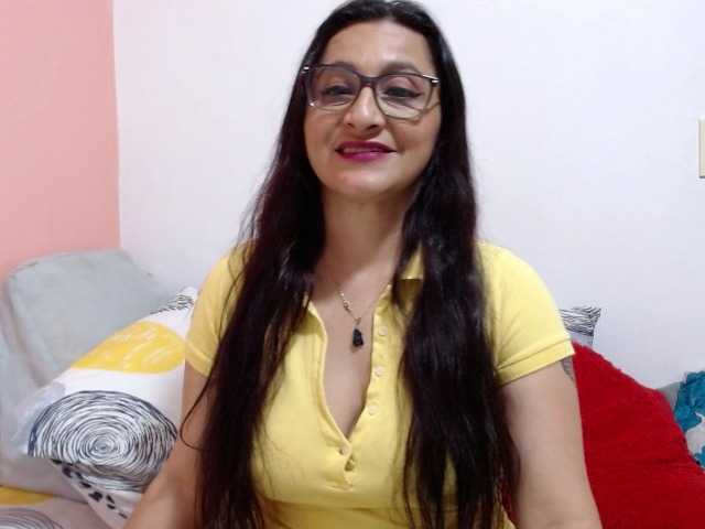 KarinaSuarez1 live cam on BongaCams