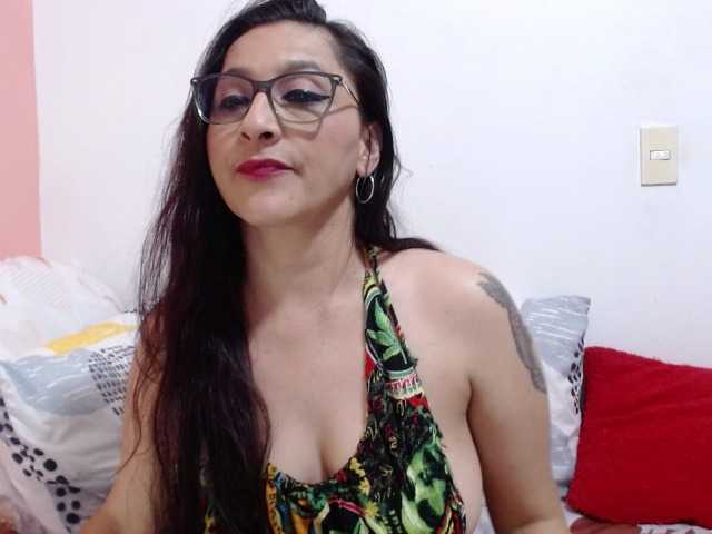KarinaSuarez1 live cam on BongaCams