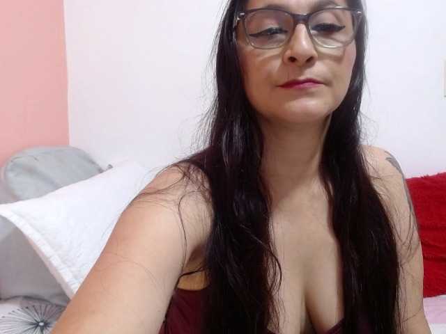 KarinaSuarez1 live cam on BongaCams