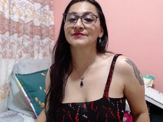 KarinaSuarez1 live cam on BongaCams