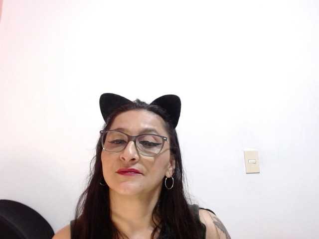 KarinaSuarez1 live cam on BongaCams