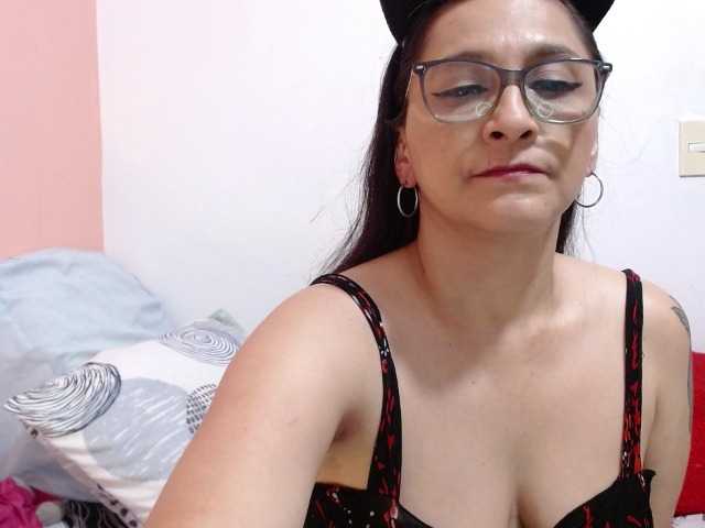 KarinaSuarez1 live cam on BongaCams
