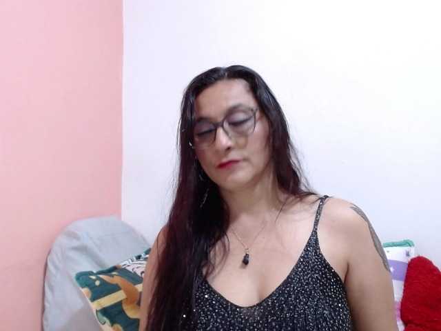 KarinaSuarez1 live cam on BongaCams