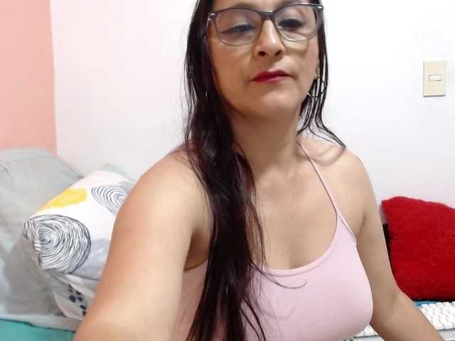 KarinaSuarez1 live cam on BongaCams