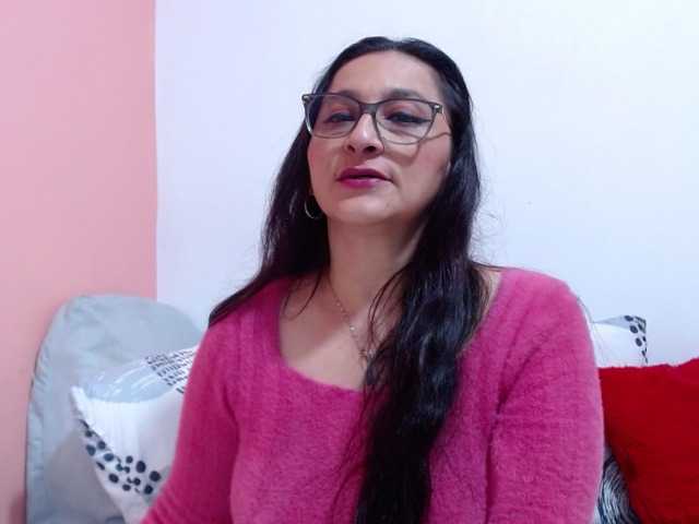 KarinaSuarez1 live cam on BongaCams