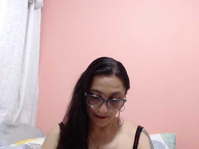 KarinaSuarez1 live cam on BongaCams