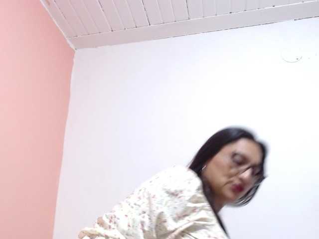 KarinaSuarez1 live cam on BongaCams
