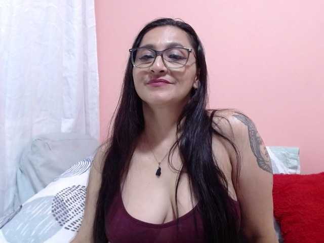 KarinaSuarez1 live cam preview