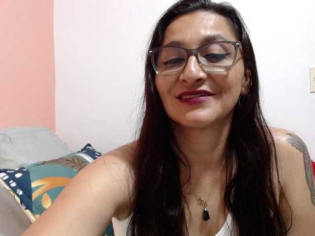 KarinaSuarez1 live cam on BongaCams