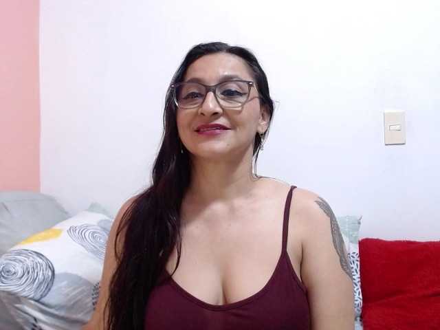 KarinaSuarez1 live cam on BongaCams