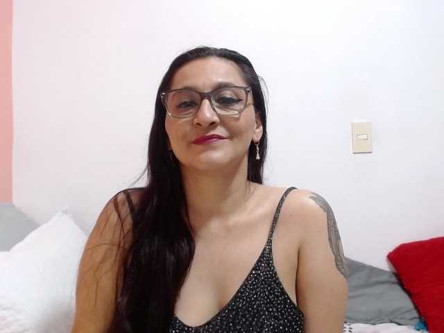 KarinaSuarez1 live cam on BongaCams