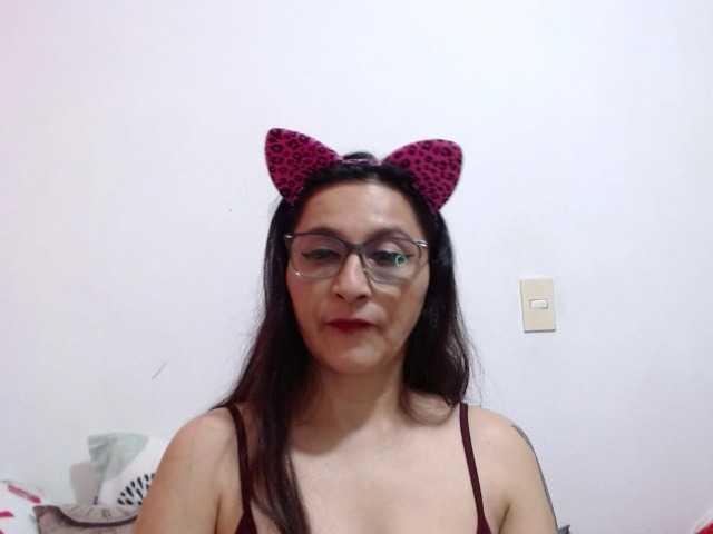 KarinaSuarez1 live cam on BongaCams