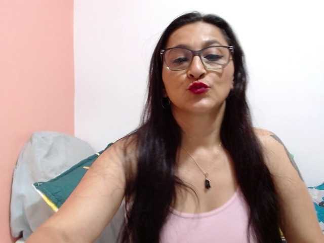 KarinaSuarez1 live webcam show
