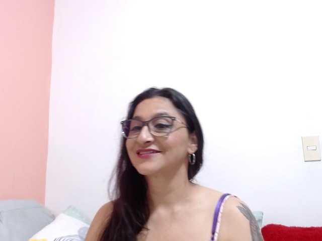 KarinaSuarez1 live cam preview