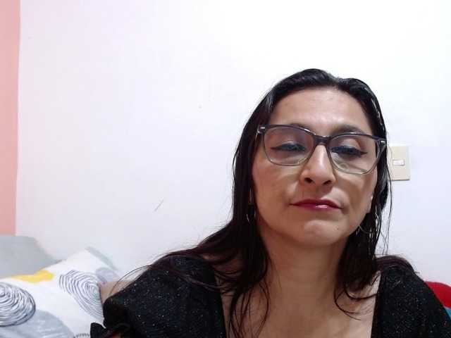 KarinaSuarez1 live cam on BongaCams