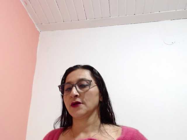 KarinaSuarez1 live cam on BongaCams