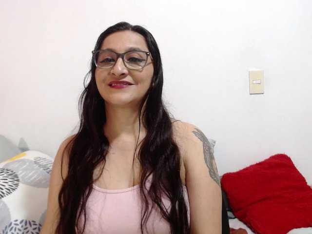 KarinaSuarez1 live cam on BongaCams