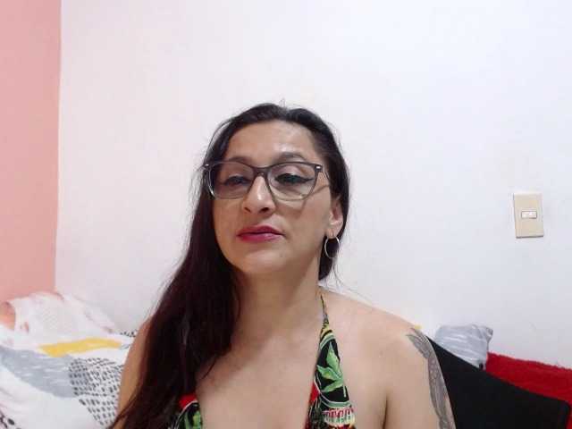 KarinaSuarez1 live cam on BongaCams
