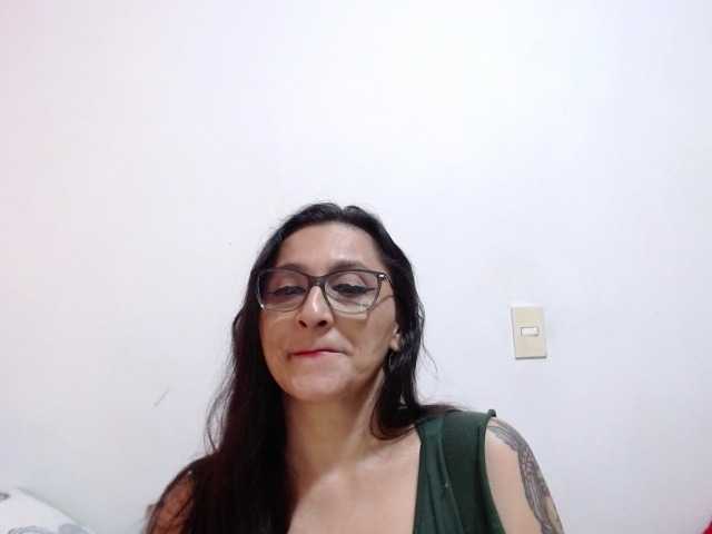 KarinaSuarez1 live cam on BongaCams