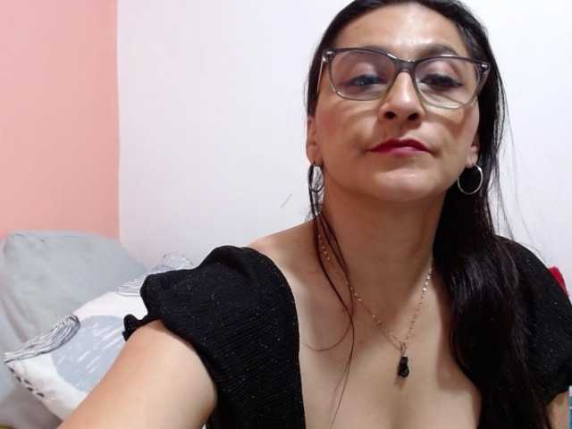 KarinaSuarez1 live cam on BongaCams