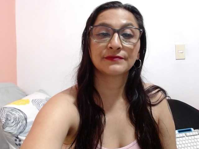 KarinaSuarez1 live cam on BongaCams