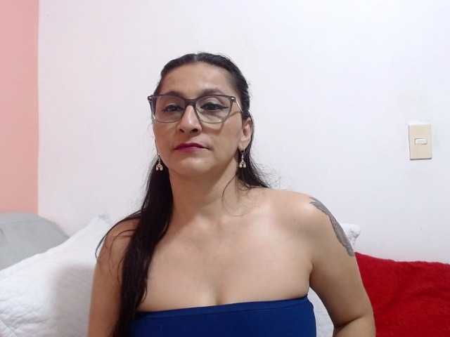 KarinaSuarez1 live cam preview