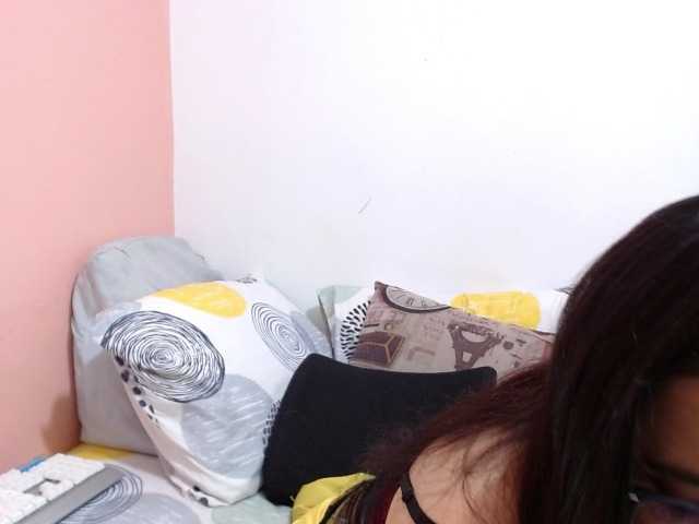 KarinaSuarez1 live cam on BongaCams